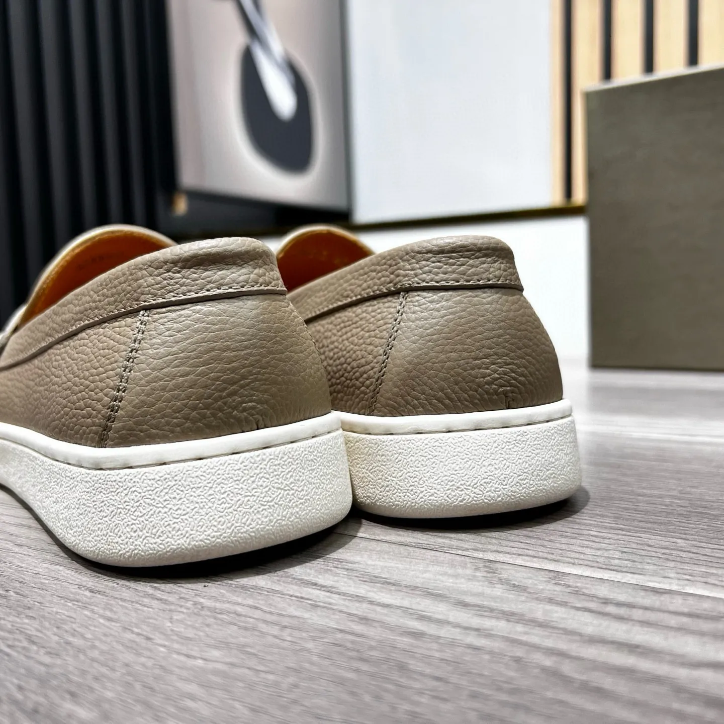 Ex-factory price 480 BV〰️Purely handmade classic men's beanie shoes👉👉driving shoes, slip-on shoes, made of Italian imported cowhide, 💕water-dyed cowhide lining, 🔊original outsole, waterproof platform design, comfortable for the feet. A good choice for traveling and driving, three colors available, code number: 38-44, (45 can be customized)